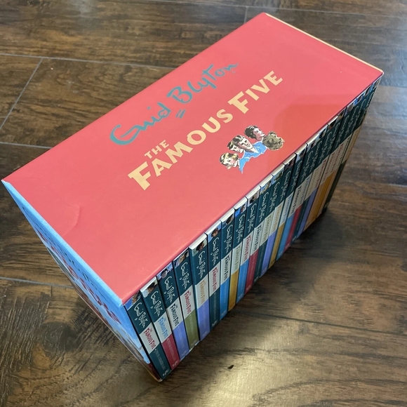 Famous Five Complete Book Set - Picture 2 of 3